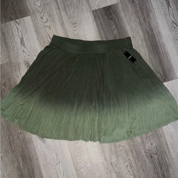 NWT Torrid Ombre Olive Green Women's Mini Skirt 2X - Picture 3 of 7